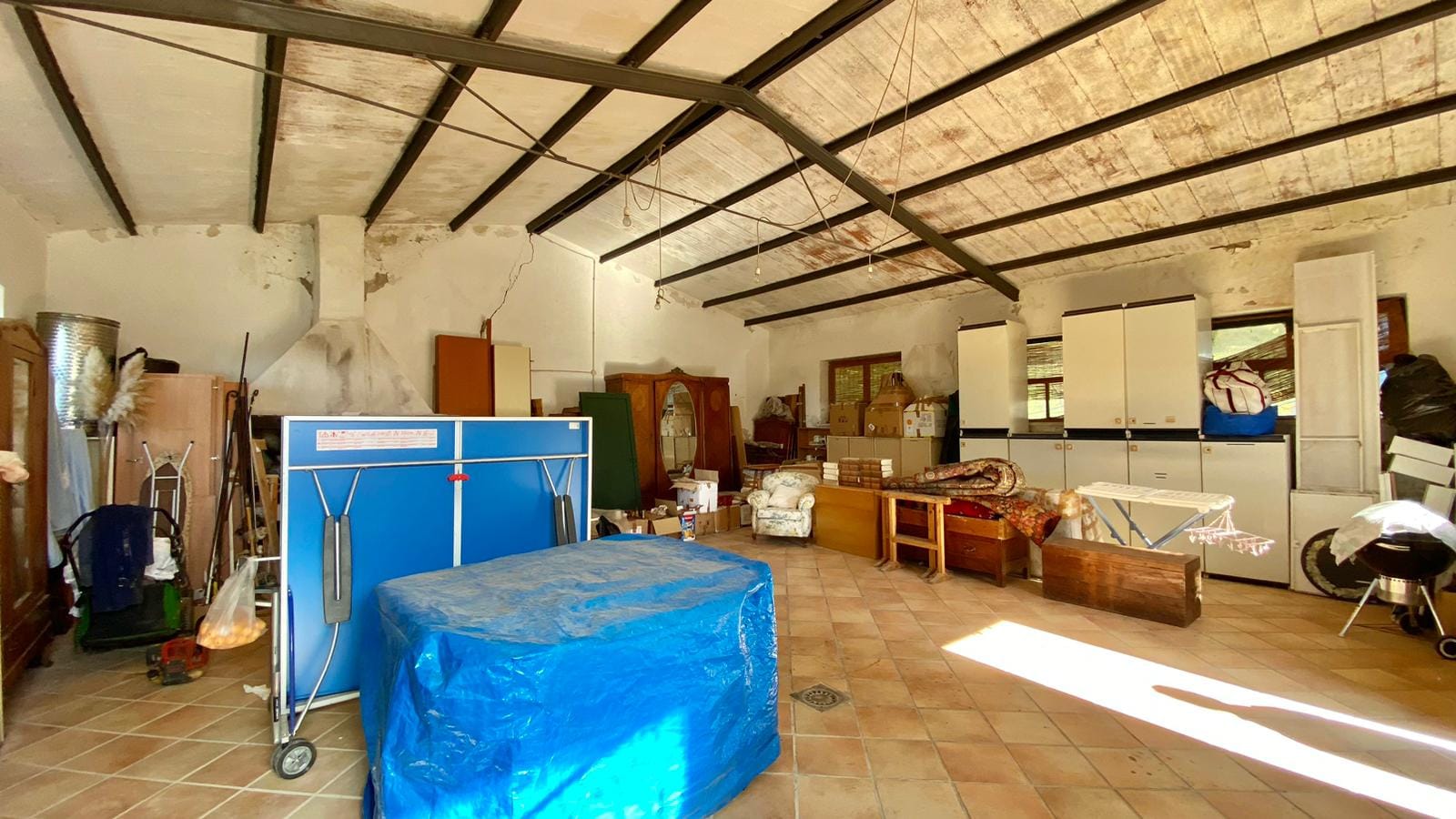 interno magazzino grande