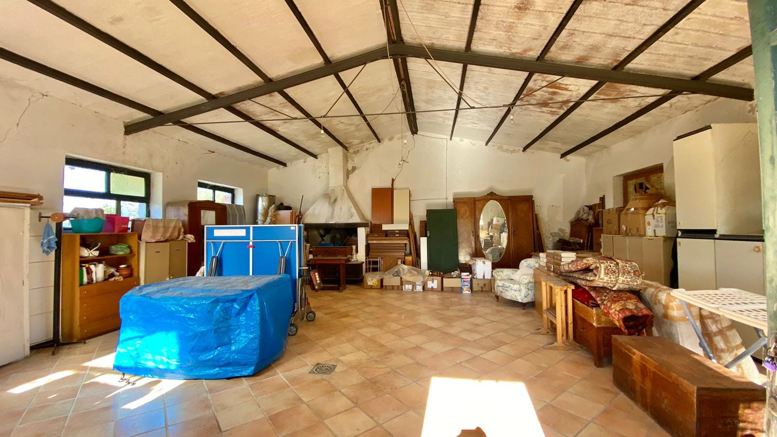 interno magazzino grande