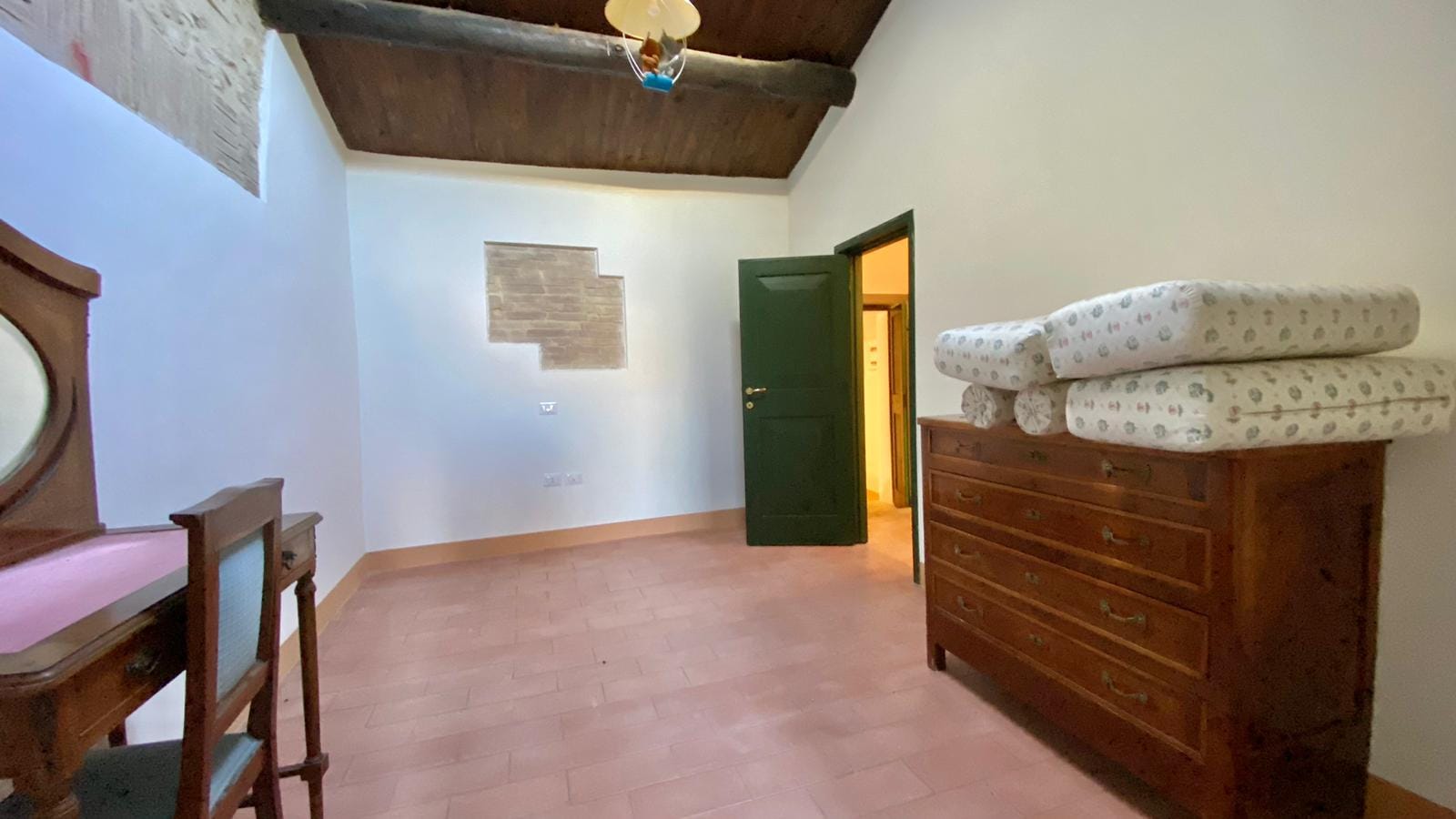 camera primo piano corpo di fabbrica indipendente